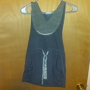 Hooded tank with front pockets